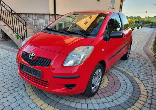 Toyota Yaris cena 14500 przebieg: 89000, rok produkcji 2006 z Pasym małe 529